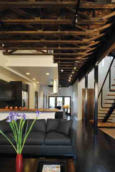 
Shelby juxtaposes contrasting materials such as smooth walls with rough wood trusses and raw steel with glossy bamboo floors.
